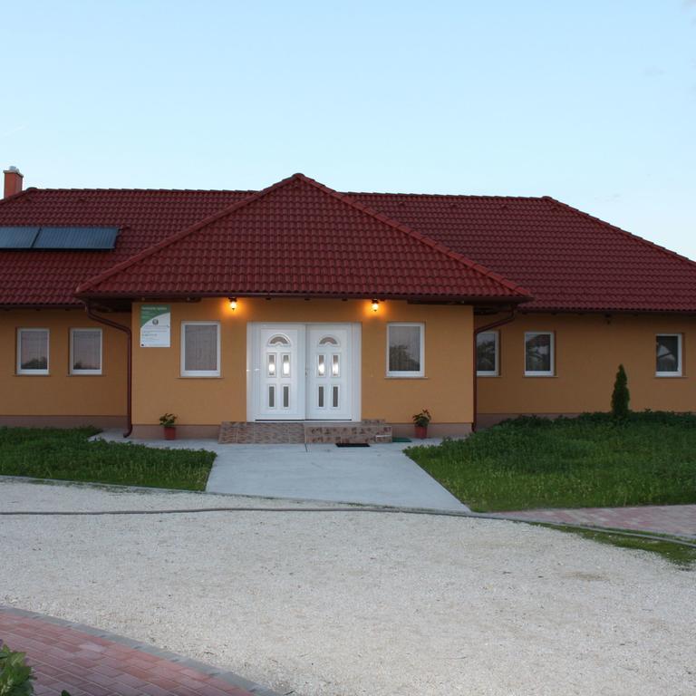Bencsik Tanya Szentkiraly - Szallashely & Rendezvenyhaz Exterior foto